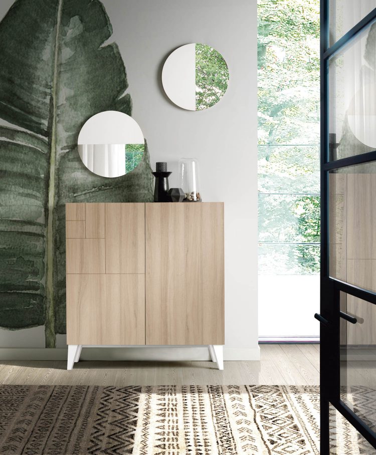 09 - Funcional zapatero con distintos espacios de guardado que te ayudará a mantener el orden. 90 x 87 x 27 cm.